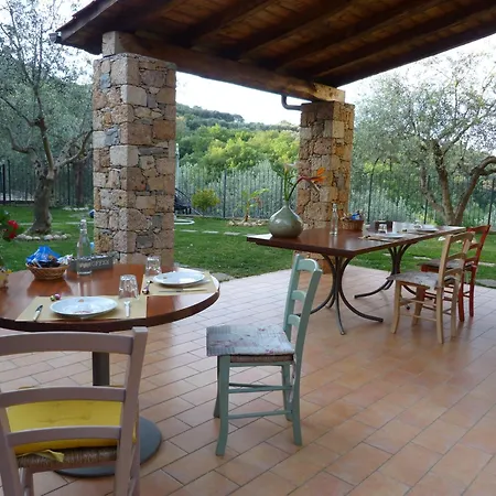 La Testa Fra Le Nuvole Bed & Breakfast *