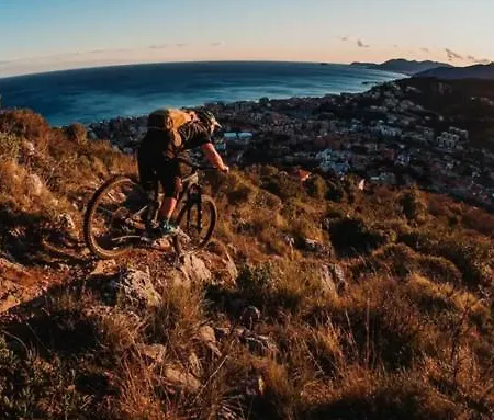 La Testa Fra Le Nuvole Finale Ligure